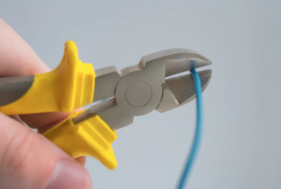 Esnek elektrik kanalı nasıl kesilir?